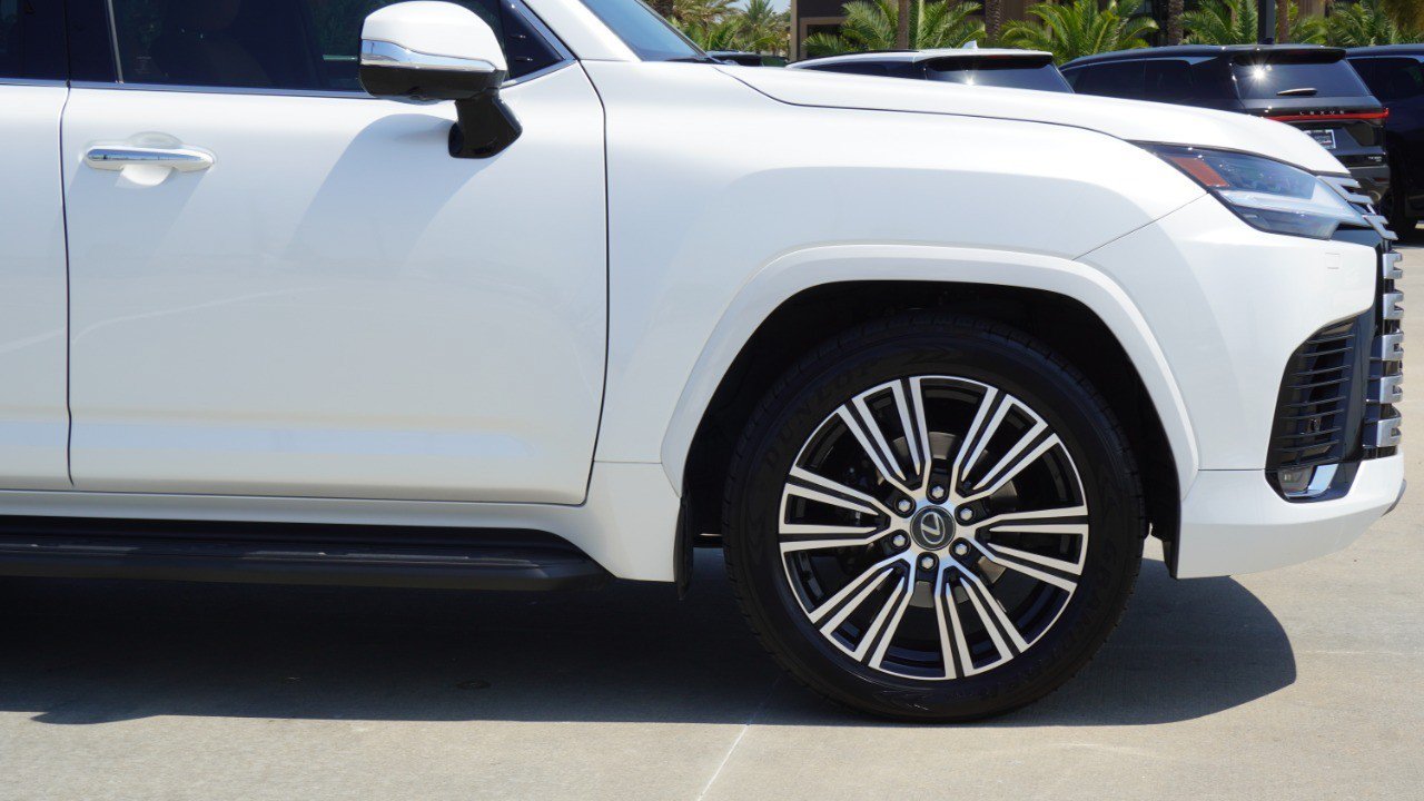 Certified 2024 Lexus LX 600 4WD w/ Luxury Package image 9
