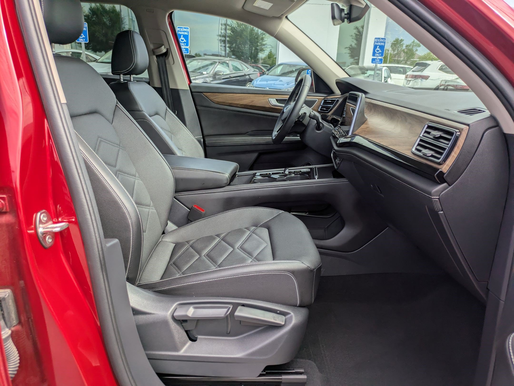 Certified 2025 Volkswagen Atlas SE AWD/4WD image 35