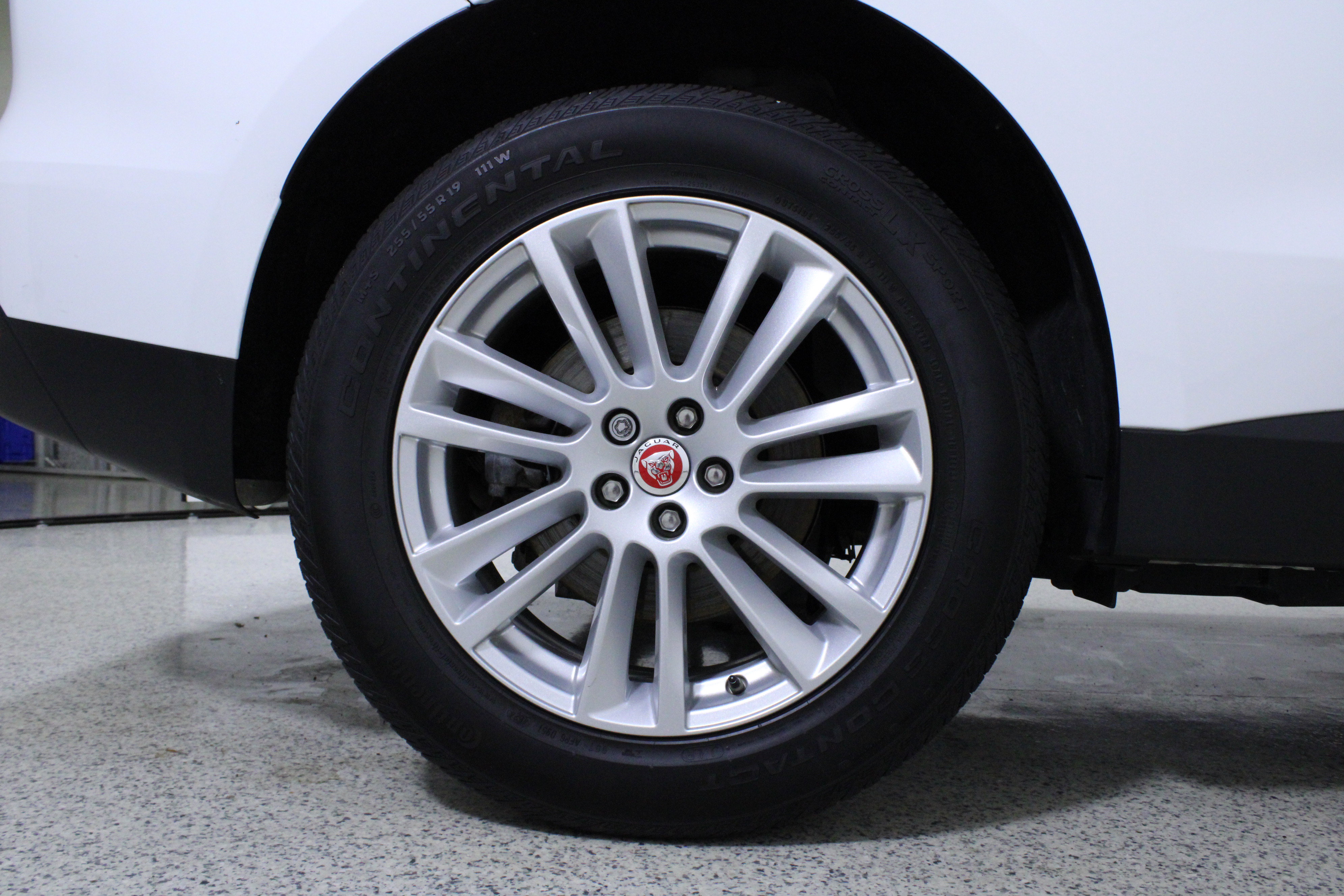 Used 2017 Jaguar F-PACE Prestige image 8