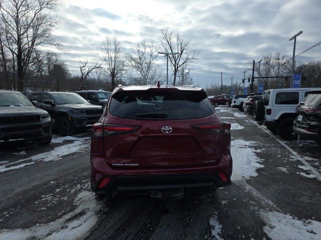 Used 2026 Toyota Highlander XLE image 19