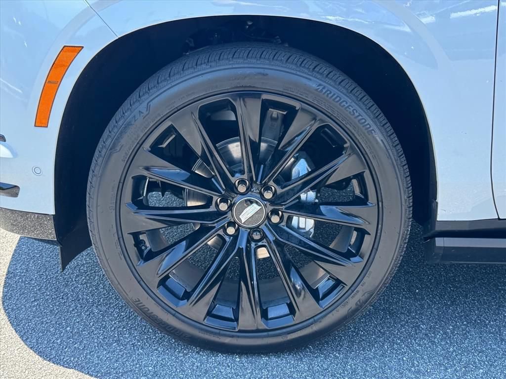 Used 2026 Cadillac Escalade Platinum Sport w/ LPO, ONYX Package AWD/4WD image 9
