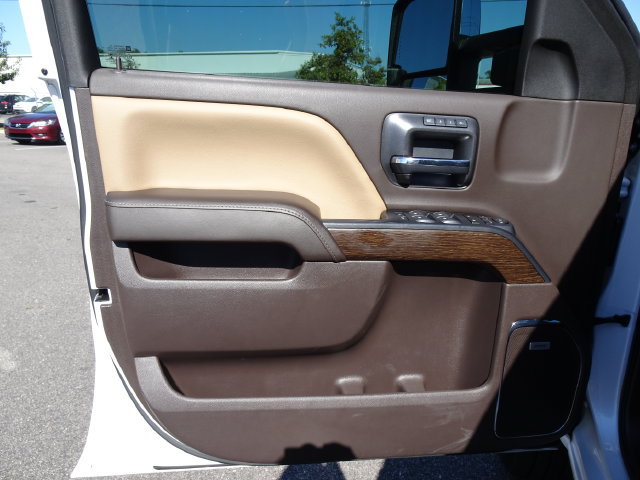 Used 2019 GMC Sierra 2500 Denali w/ Duramax Plus Package AWD/4WD image 12