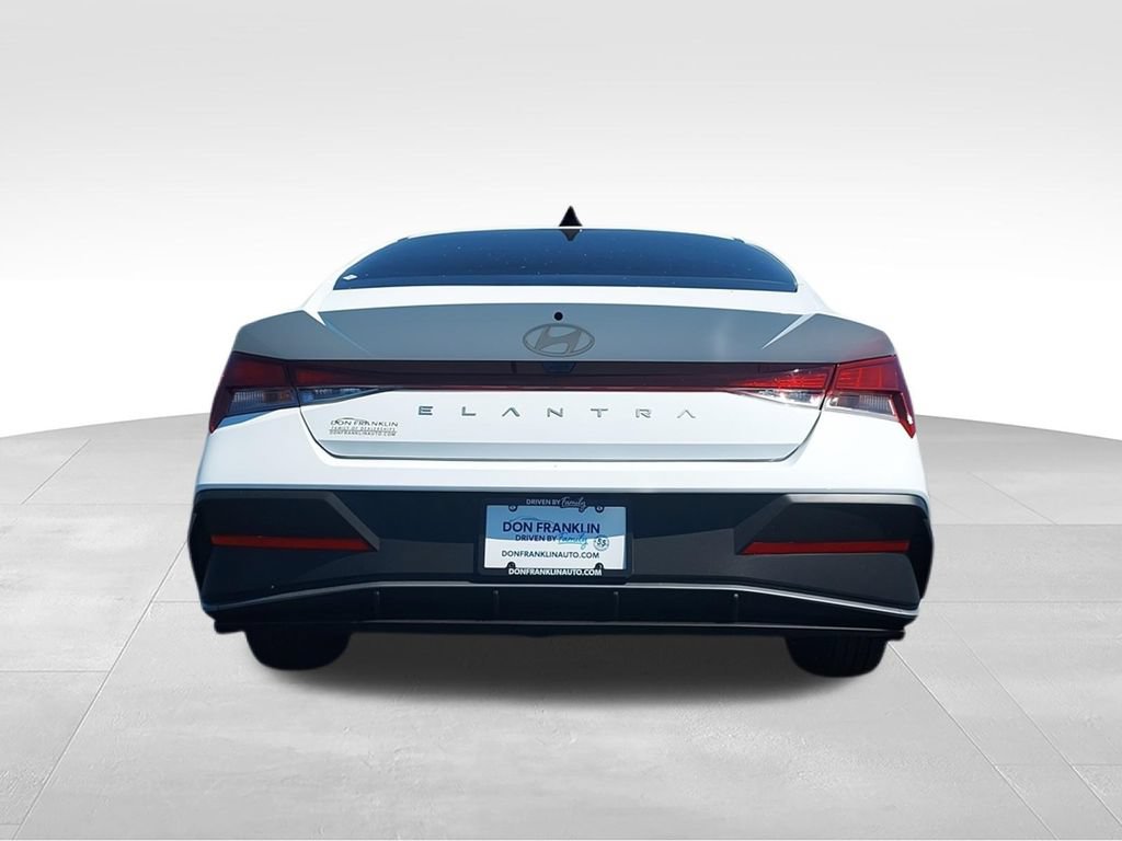 Used 2025 Hyundai Elantra SE FWD image 7