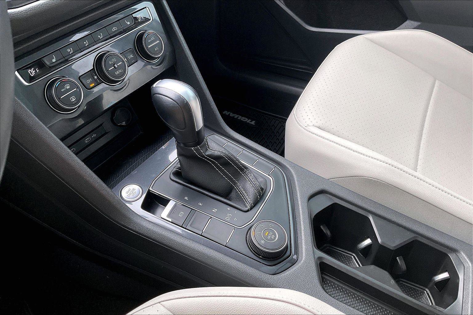 Used 2021 Volkswagen Tiguan SE w/ Panoramic Sunroof Package image 14