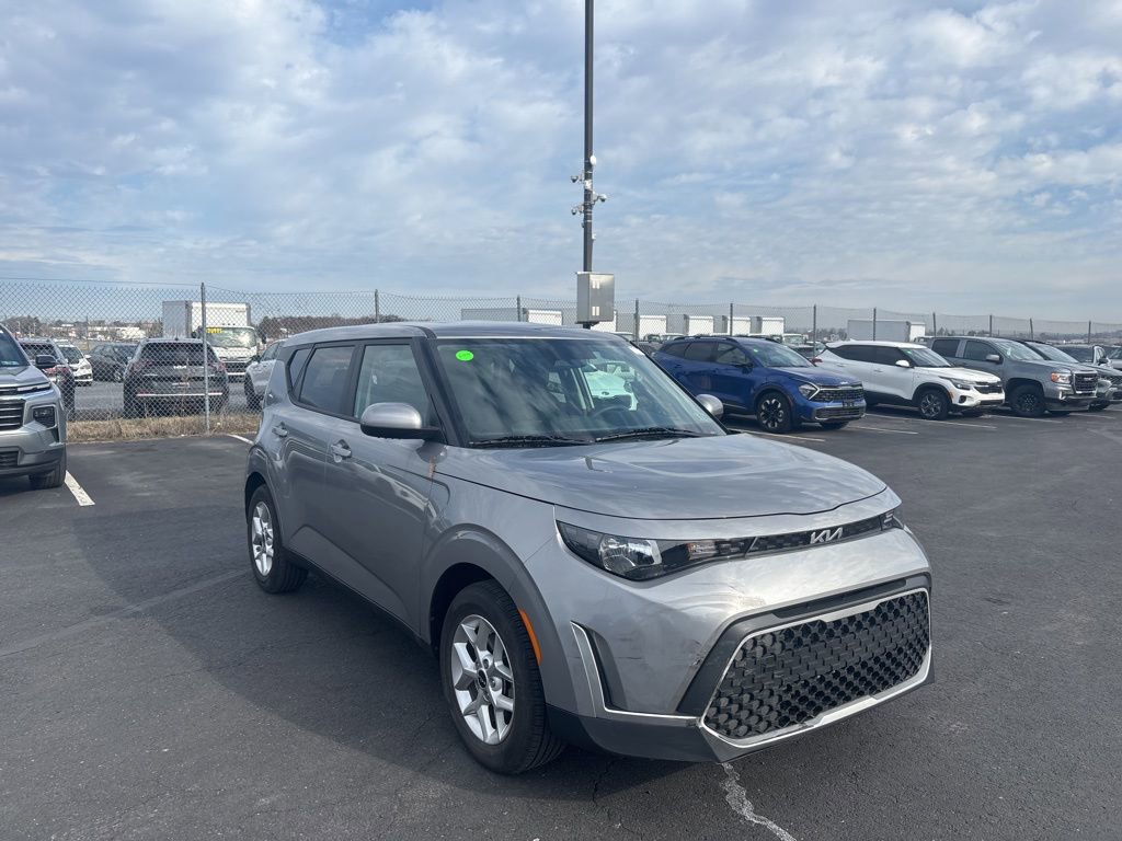 Used 2023 Kia Soul LX w/ LX Technology Package image 1