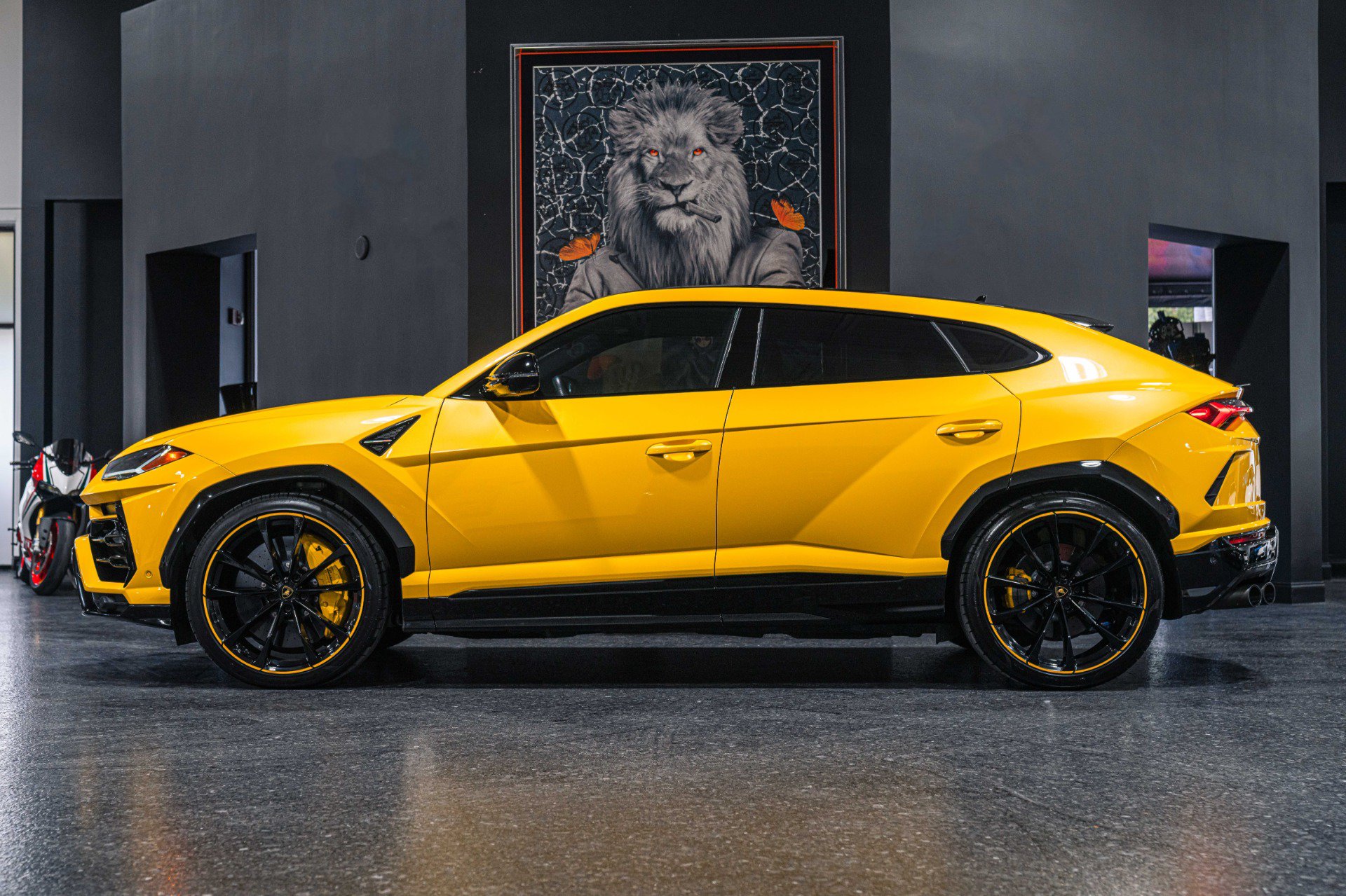 Used 2021 Lamborghini Urus AWD/4WD image 23