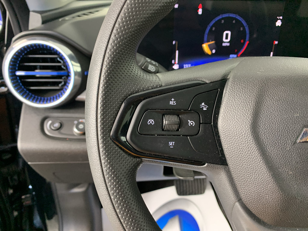 Used 2025 Chevrolet Trax LT FWD image 18