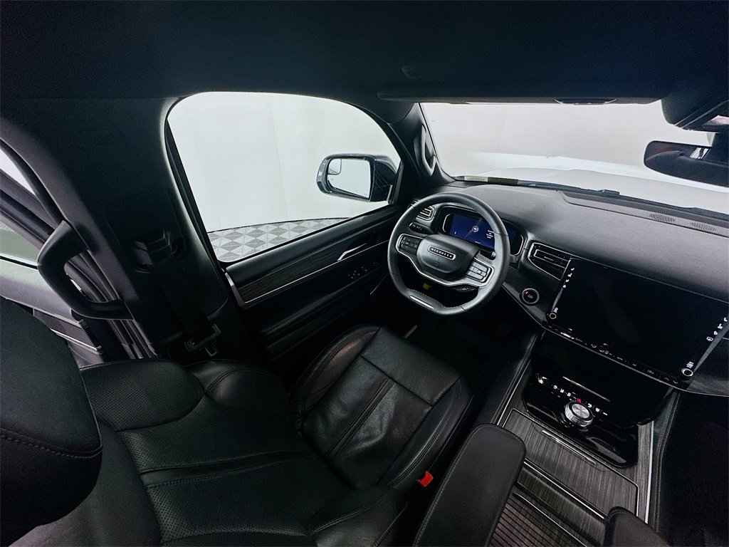 Used 2024 Jeep Wagoneer L Series II w/ Flexible Seating Group image 9