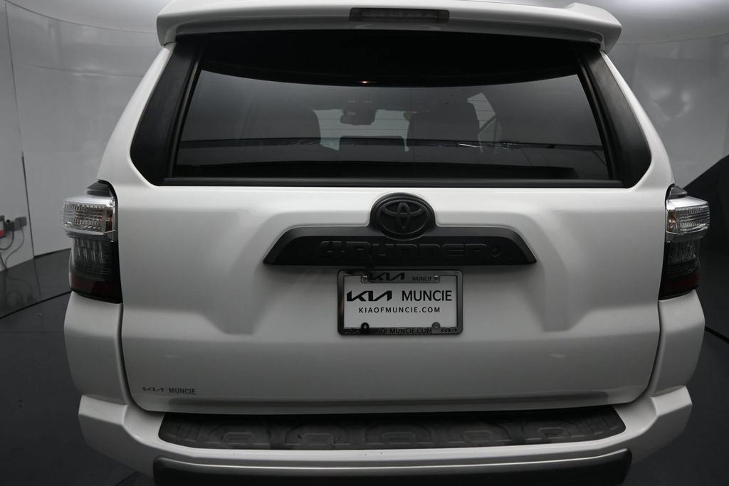 Used 2021 Toyota 4Runner TRD Off-Road AWD/4WD image 9