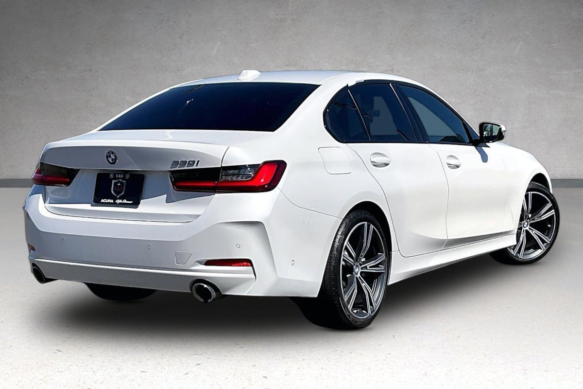 Used 2023 BMW 330i Sedan w/ Parking Assistance Package RWD image 32