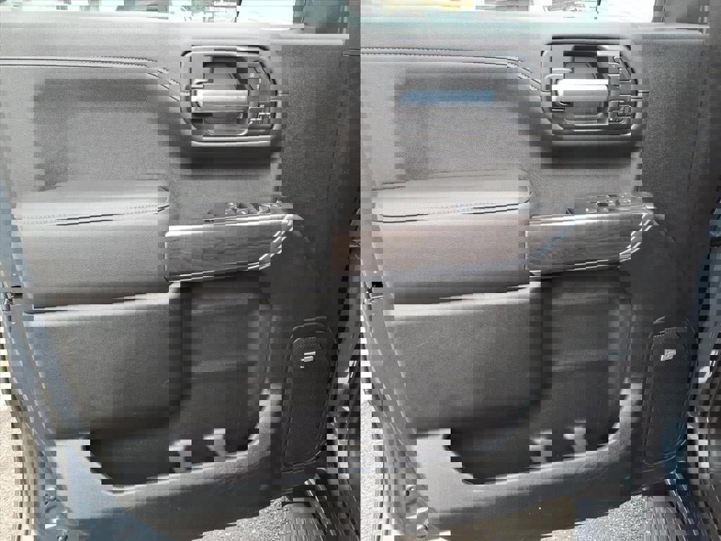 Used 2021 Chevrolet Silverado 1500 LTZ w/ LTZ Premium Package image 12