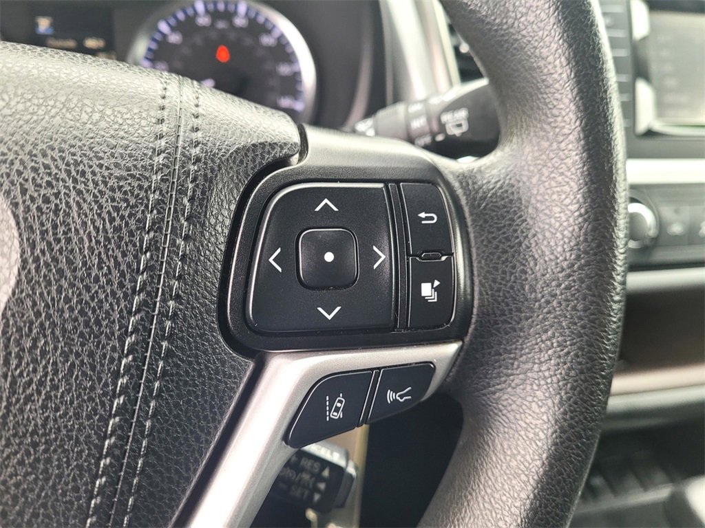 Used 2019 Toyota Highlander LE image 23