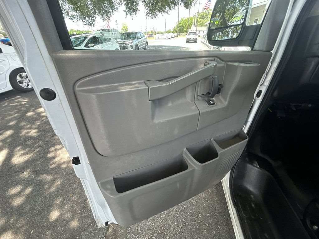 Used 2018 Chevrolet Express 2500 w/ Driver Convenience Package RWD image 12