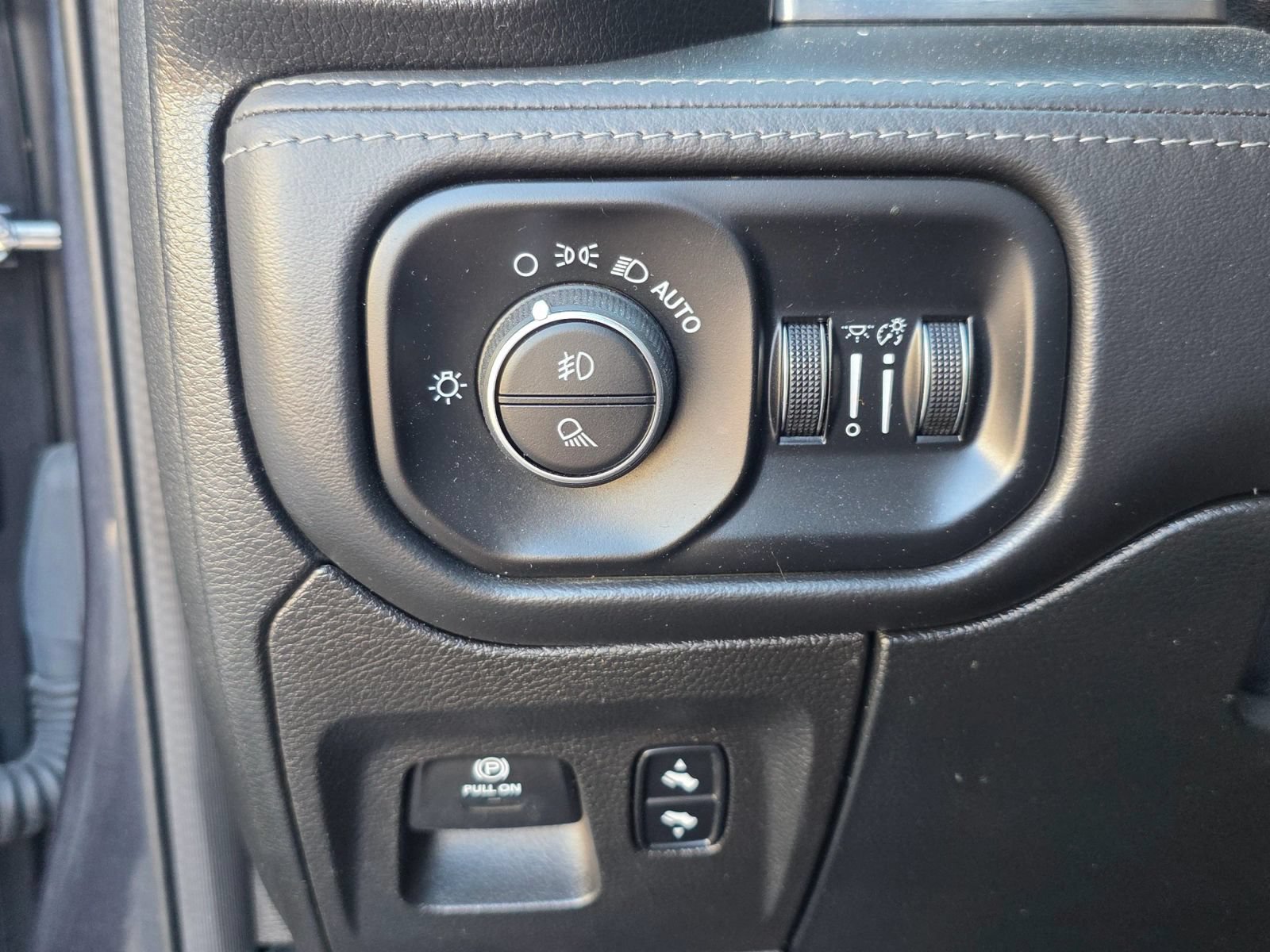 Used 2020 RAM 1500 Limited AWD/4WD image 14