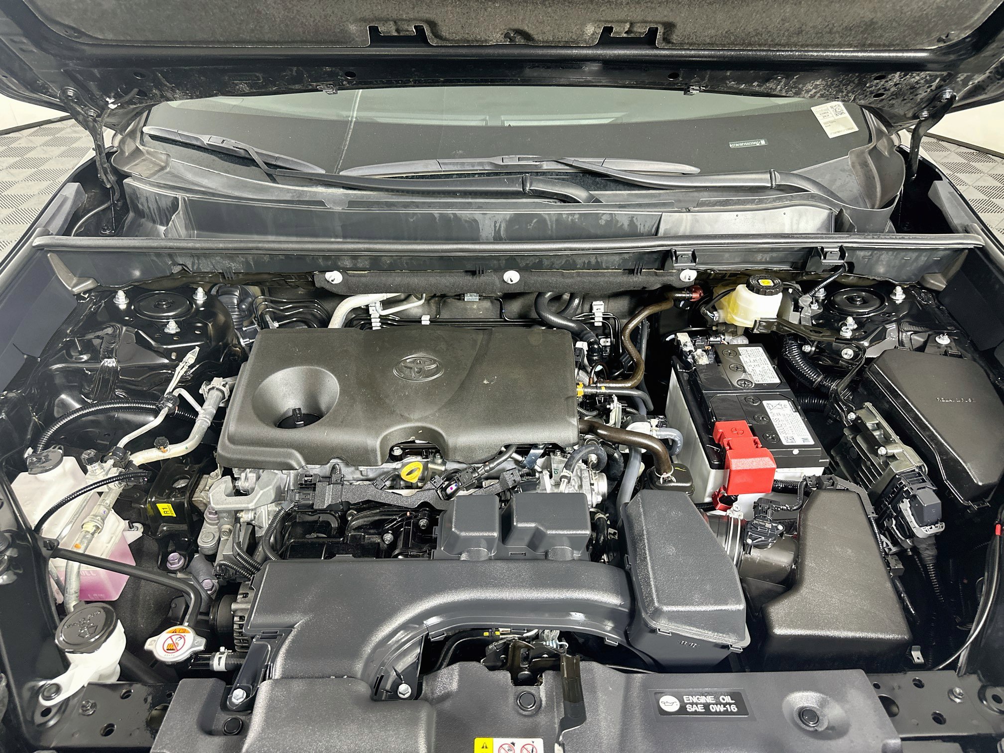 Used 2025 Toyota RAV4 XLE FWD image 33