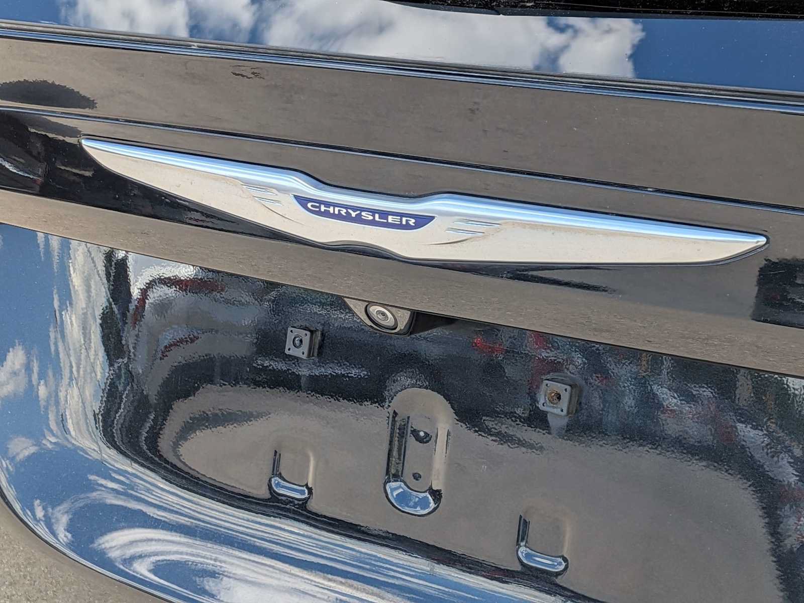 Used 2020 Chrysler Pacifica Limited w/ Advanced Safetytec Group FWD image 11