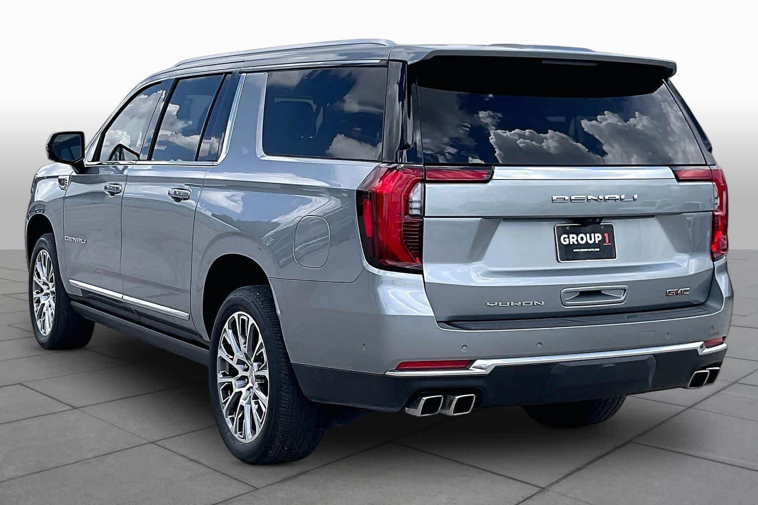 Used 2025 GMC Yukon XL Denali w/ Denali Reserve Package RWD image 12