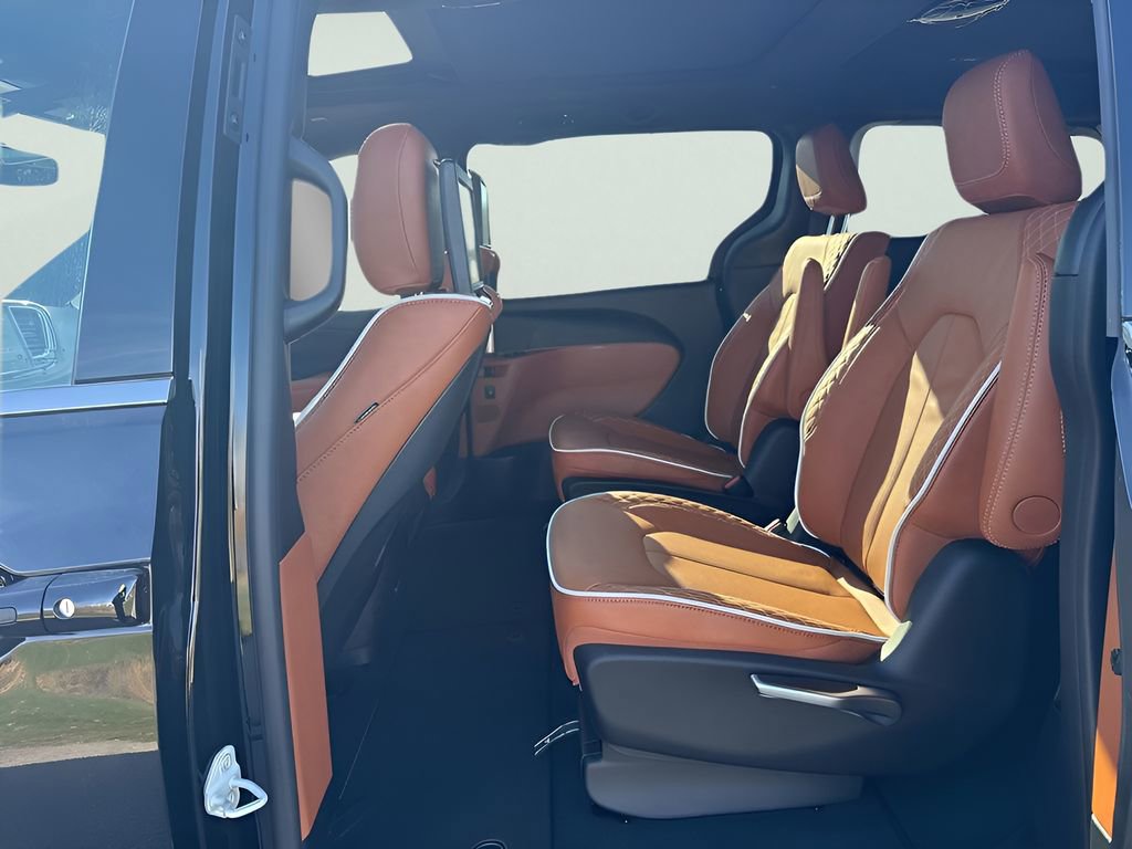 New 2026 Chrysler Pacifica Pinnacle image 22