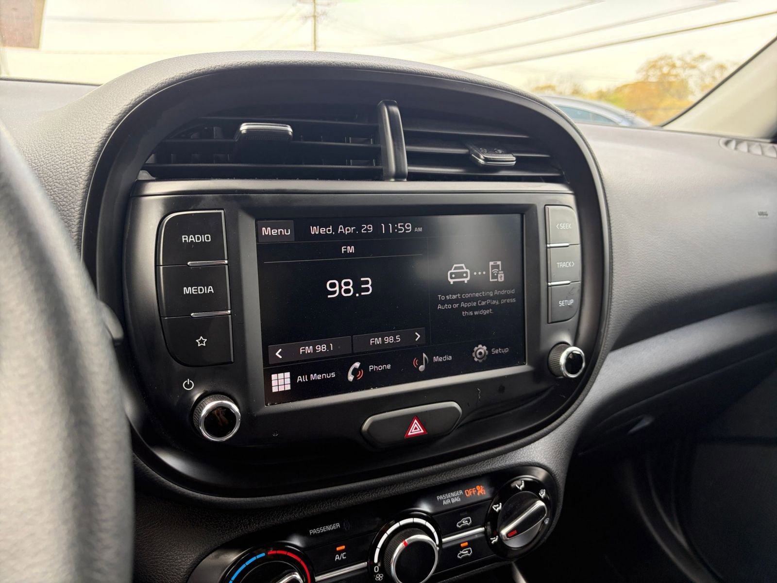 Used 2025 Kia Soul LX w/ LX Technology Package FWD image 20