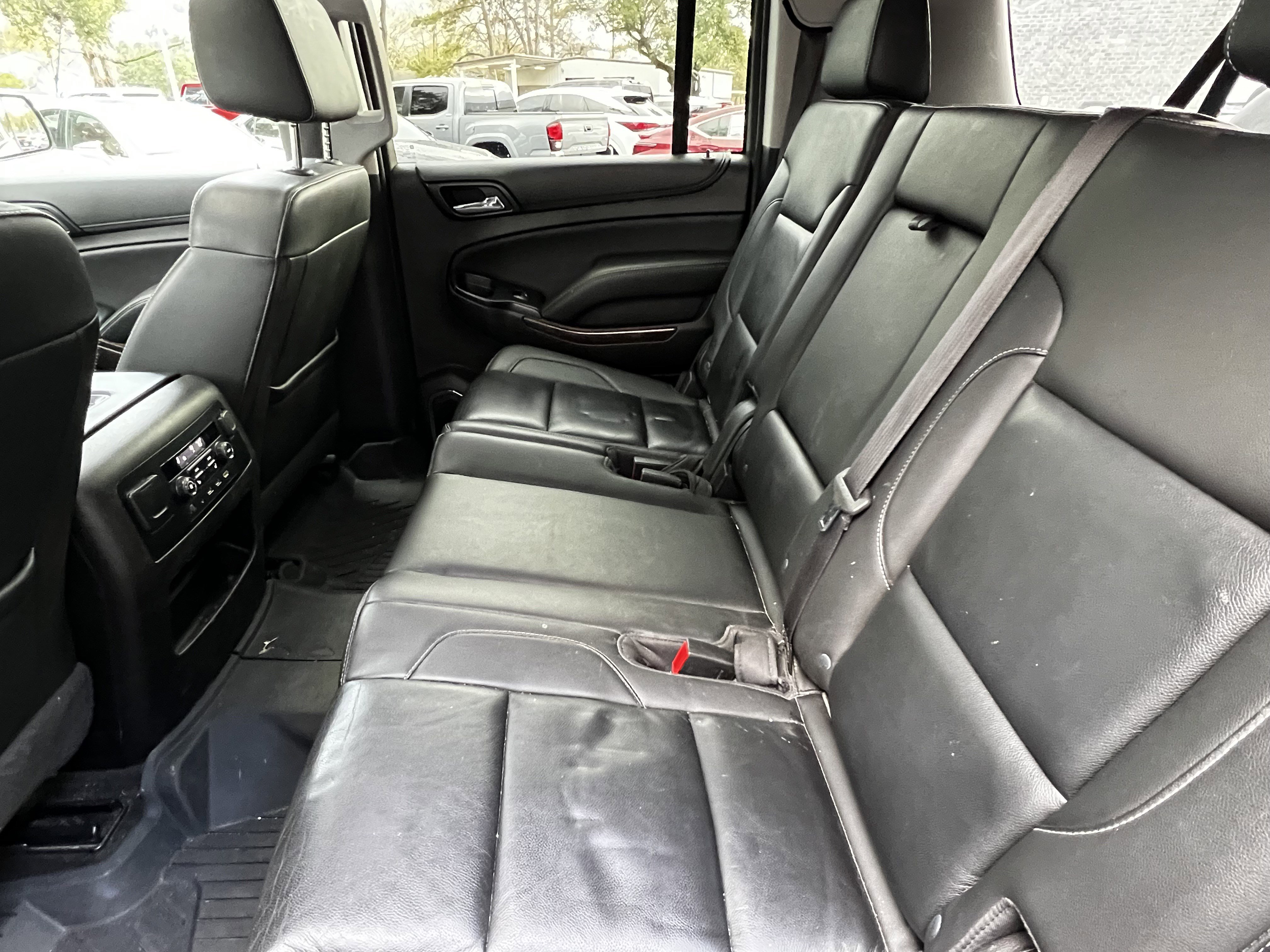 Used 2018 Chevrolet Suburban LT image 34