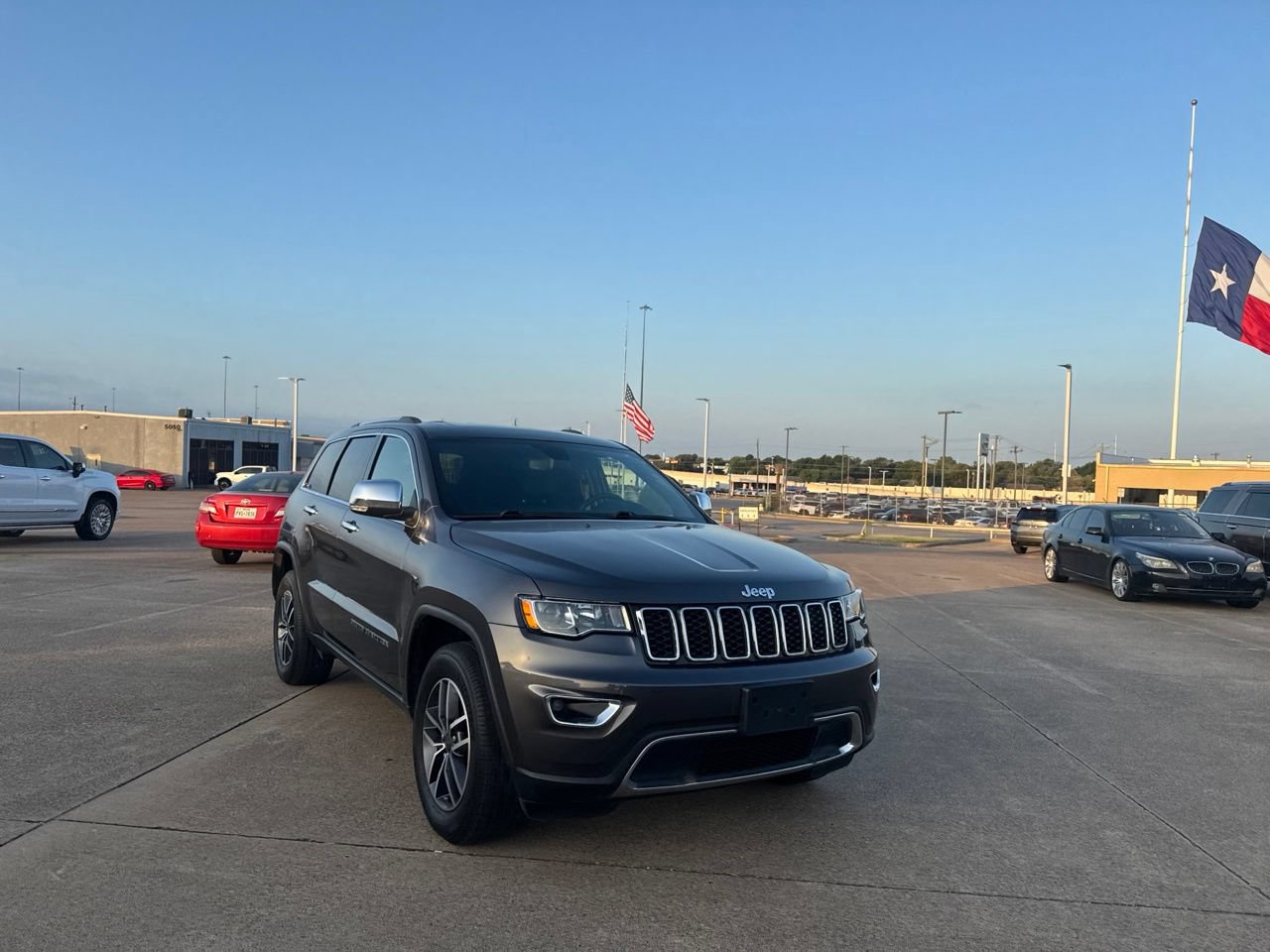 Used 2020 Jeep Grand Cherokee Limited AWD/4WD image 3