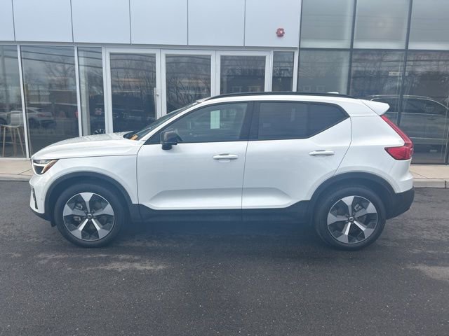 Certified 2025 Volvo XC40 B5 Plus image 2