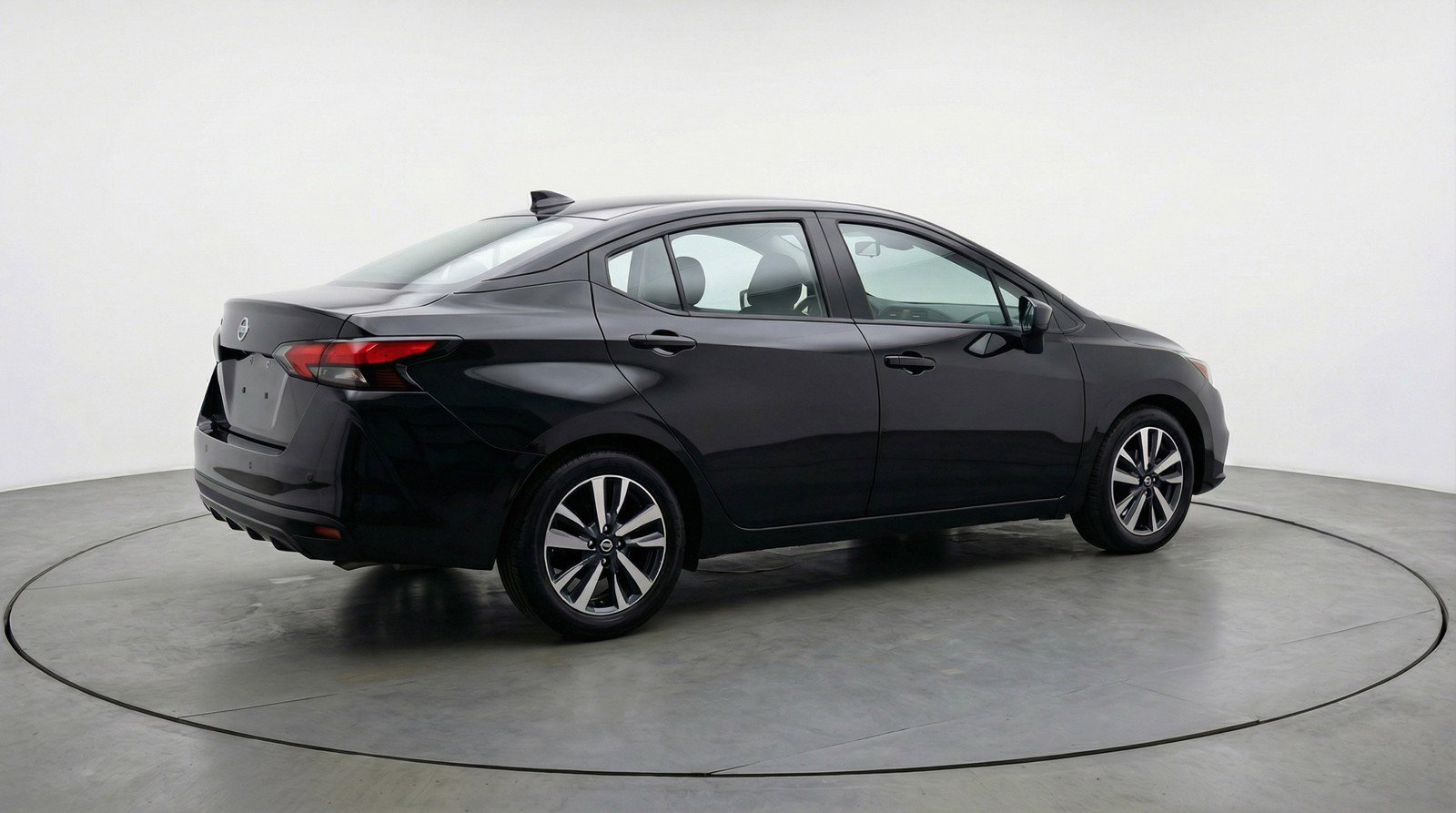 Used 2025 Nissan Versa SV image 9