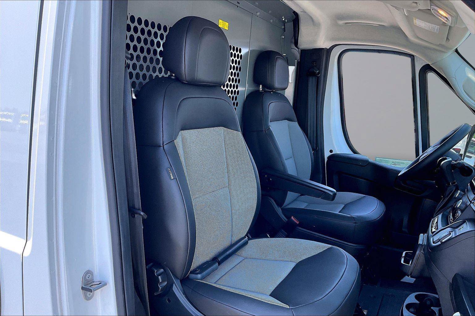 Used 2025 RAM ProMaster 2500 w/ Convenience Group FWD image 9