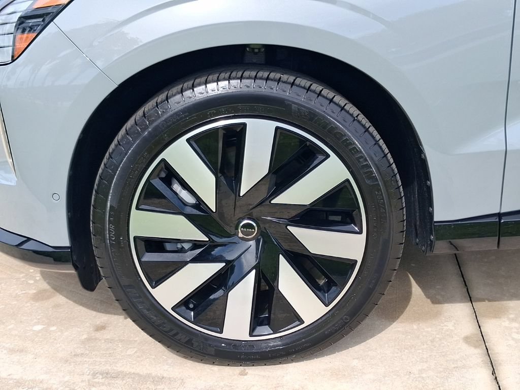 Certified 2025 Volvo EX90 Plus w/ Protection Package Premier AWD/4WD image 3