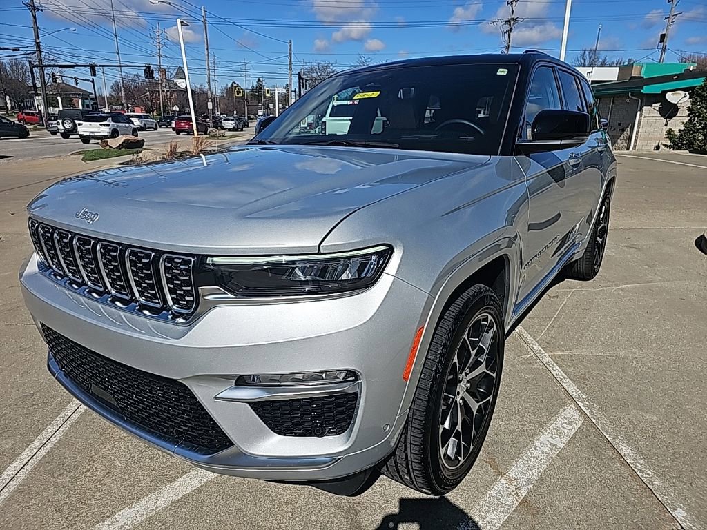 Certified 2025 Jeep Grand Cherokee Summit AWD/4WD image 9