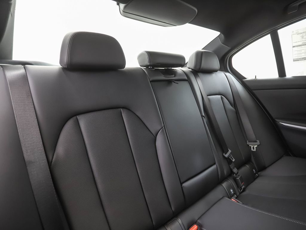 New 2026 BMW 330i xDrive Sedan w/ M Sport Package image 28