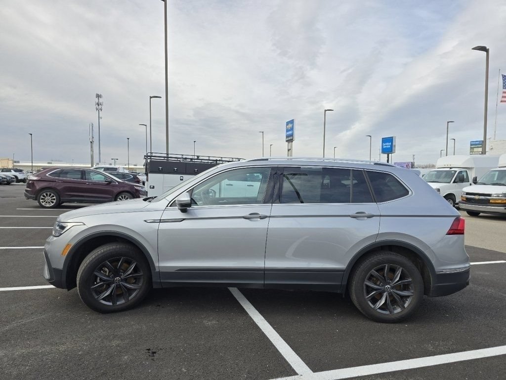 Used 2023 Volkswagen Tiguan SE AWD/4WD image 9