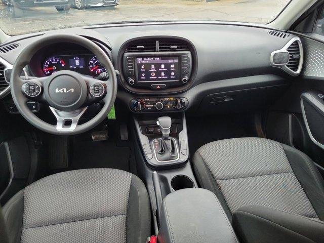 Used 2022 Kia Soul LX image 11