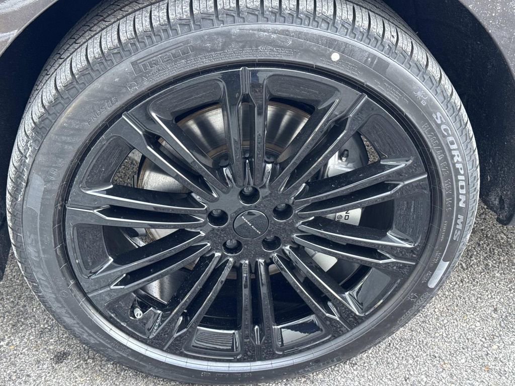 New 2026 Land Rover Range Rover Long Wheelbase SE image 12