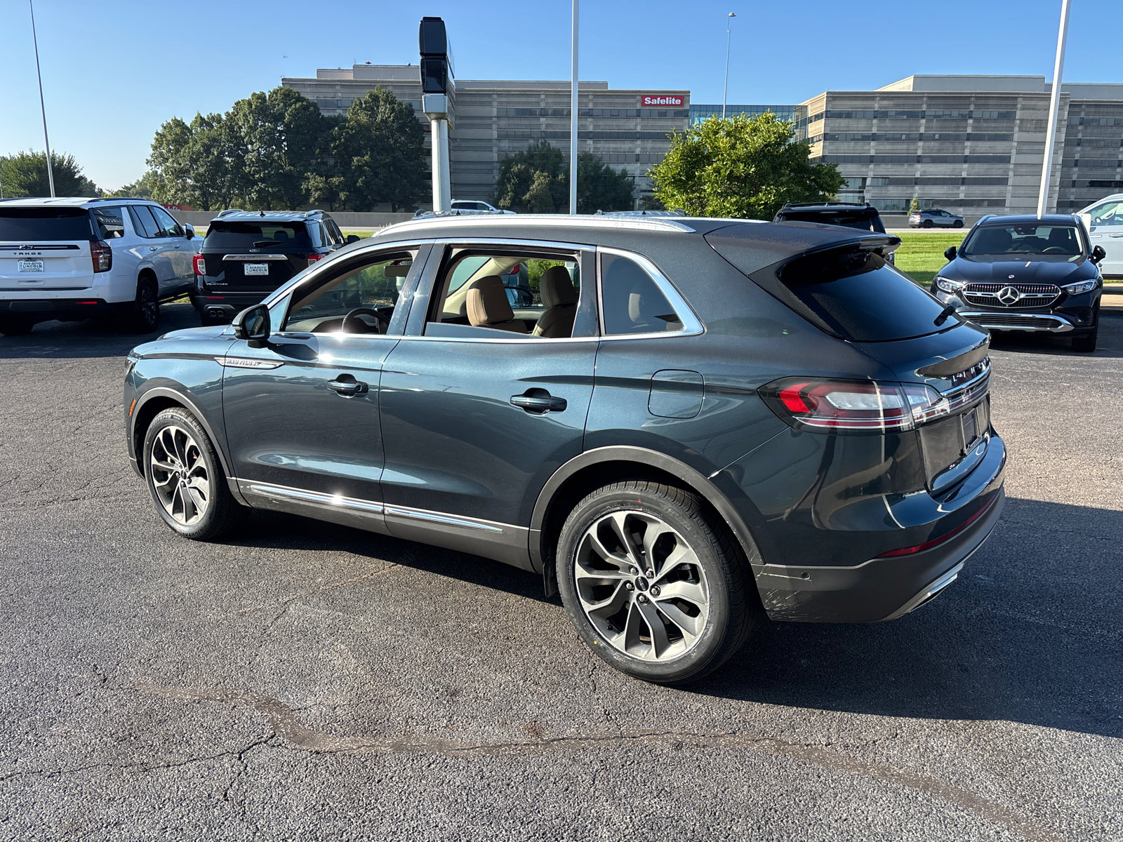 Certified 2023 Lincoln Nautilus Reserve w/ Equipment Group 201A AWD/4WD image 5