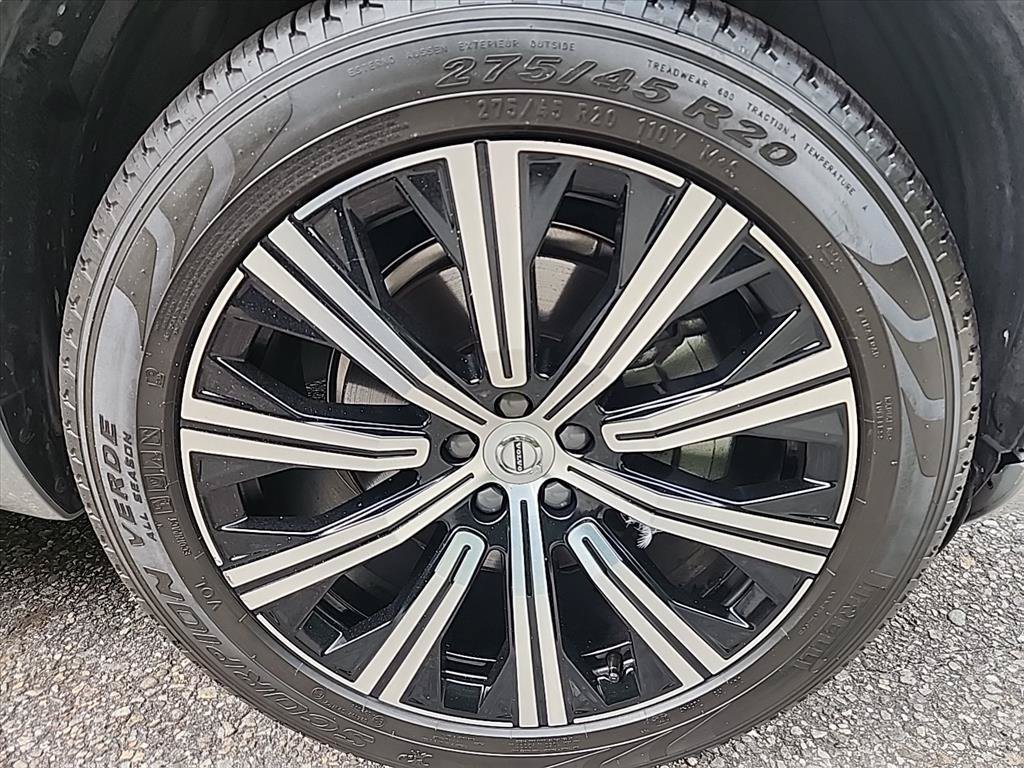 Certified 2025 Volvo XC90 B5 Core w/ Climate Package AWD/4WD image 12