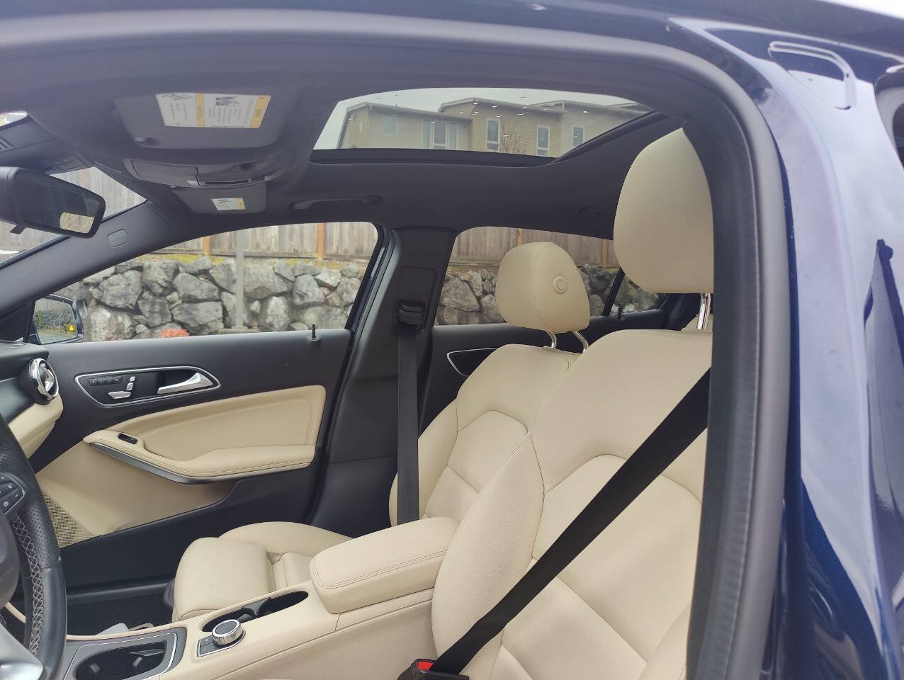 Used 2019 Mercedes-Benz GLA 250 4MATIC w/ Premium Package image 16