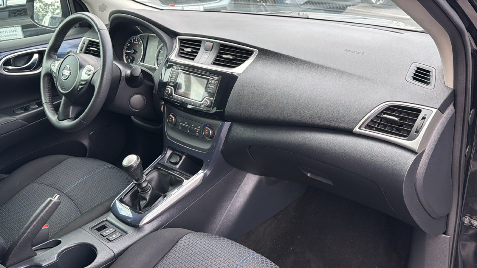 Used 2017 Nissan Sentra SR Turbo w/ SR Midnight Edition FWD image 31