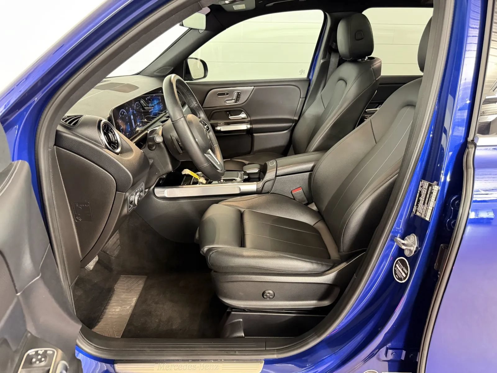 Used 2021 Mercedes-Benz GLB 250 4MATIC image 11