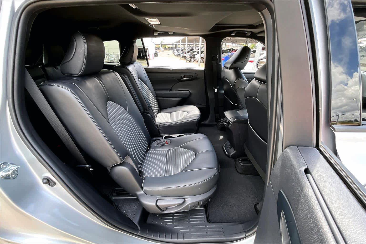 Used 2023 Toyota Highlander XSE FWD image 19