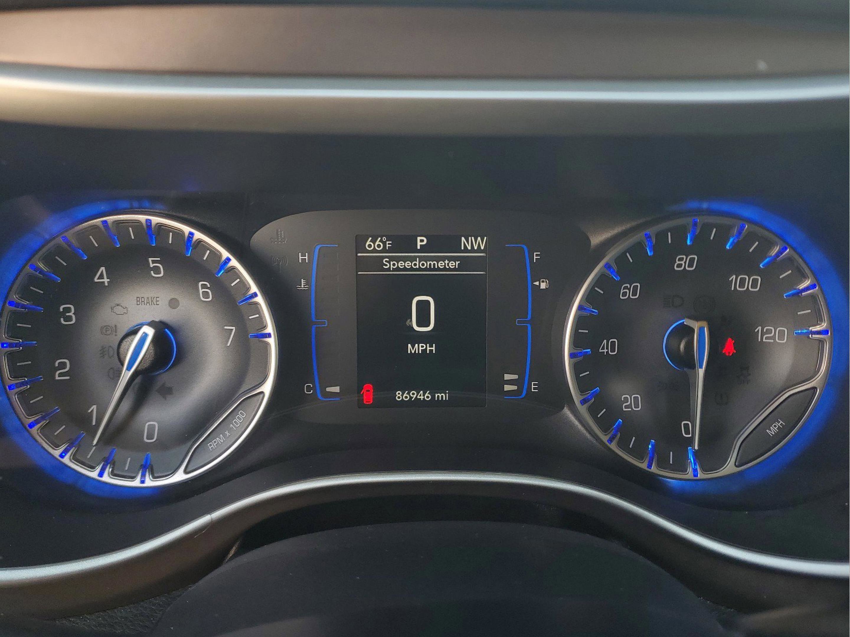 Used 2019 Chrysler Pacifica Touring-L image 31