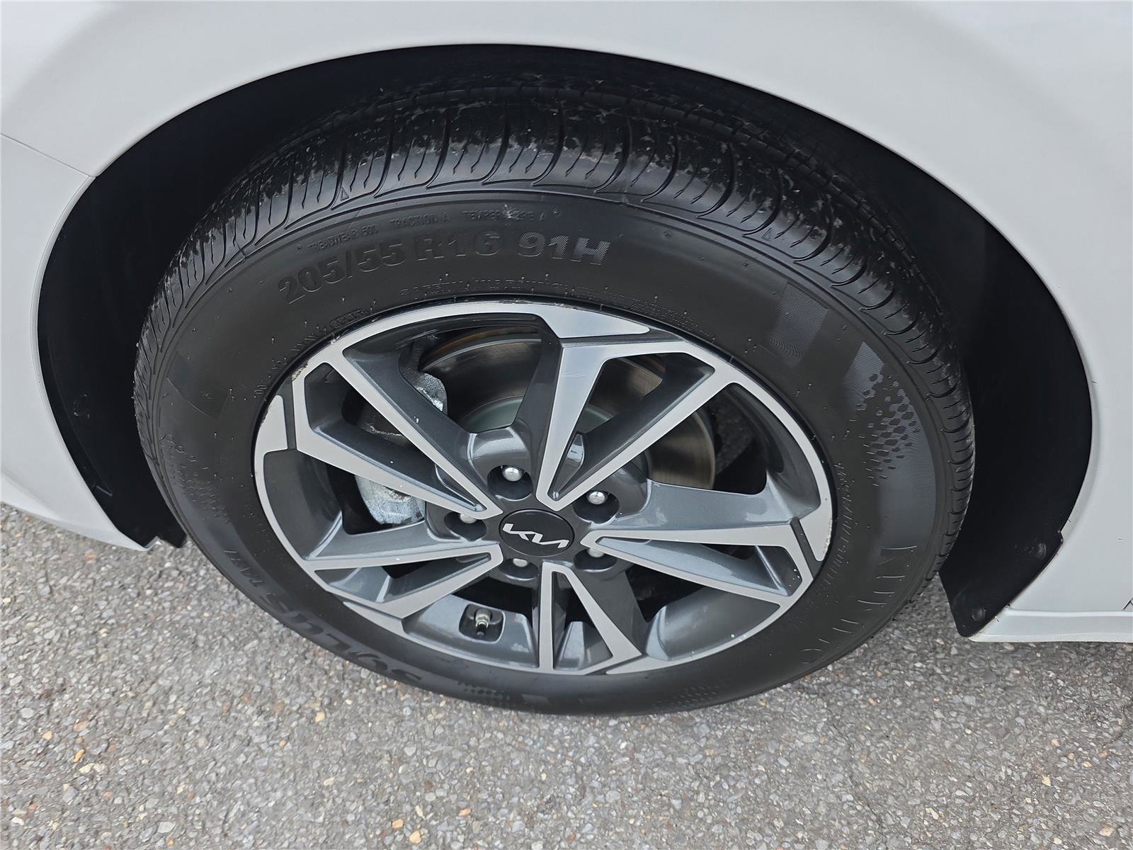 Used 2024 Kia Forte LXS image 12