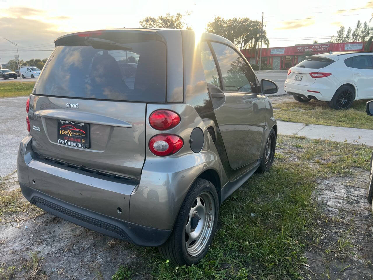 Used 2013 smart fortwo passion RWD image 4