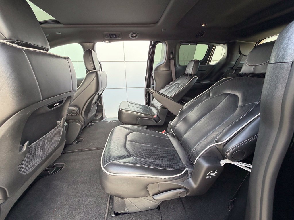 Used 2025 Chrysler Pacifica Limited FWD image 25