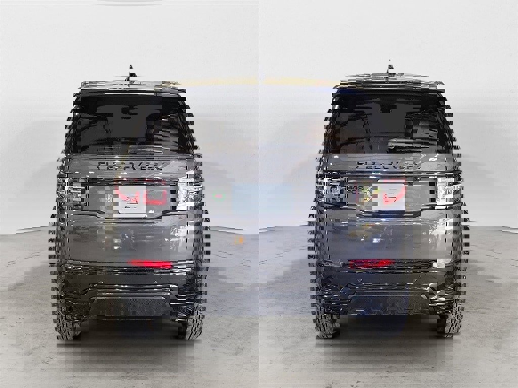 New 2024 Land Rover Discovery Sport Dynamic SE image 4