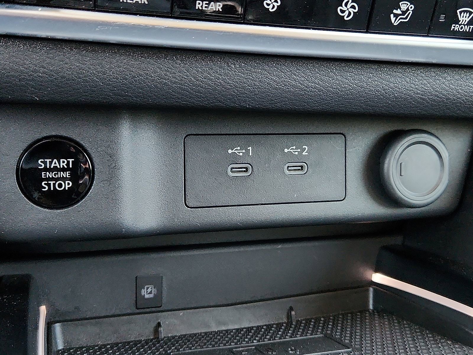 Used 2025 Nissan Rogue SL w/ SL Premium Package image 21