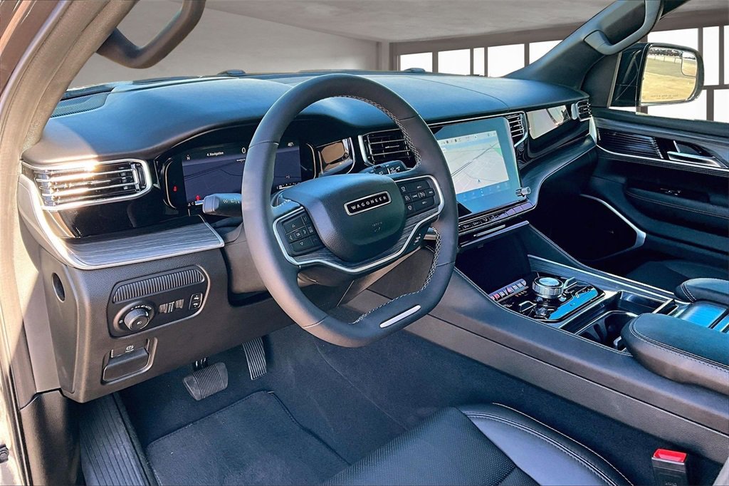 Used 2023 Jeep Wagoneer Series III w/ Premium Group I image 13
