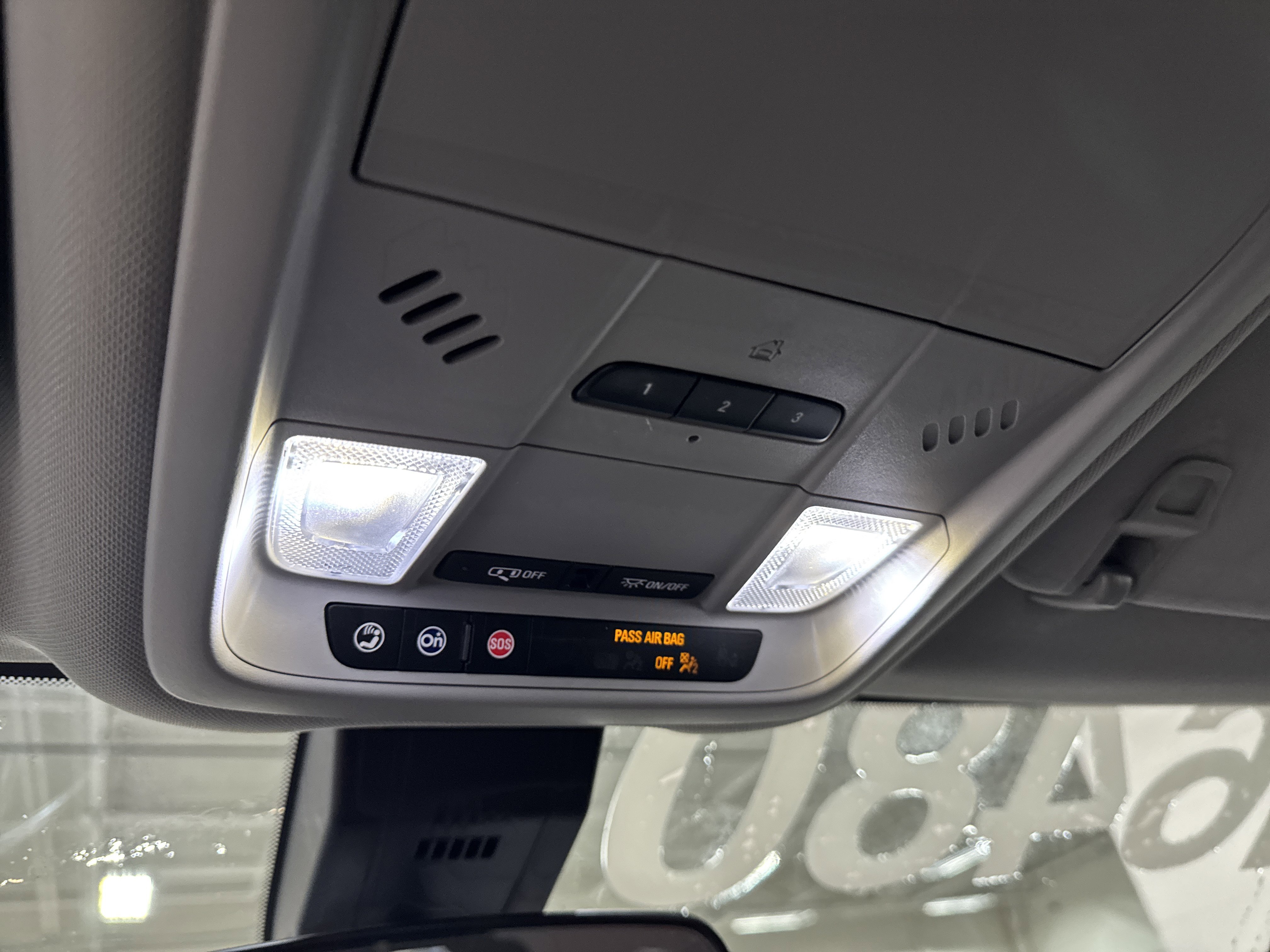 Used 2021 Chevrolet Equinox LT image 23