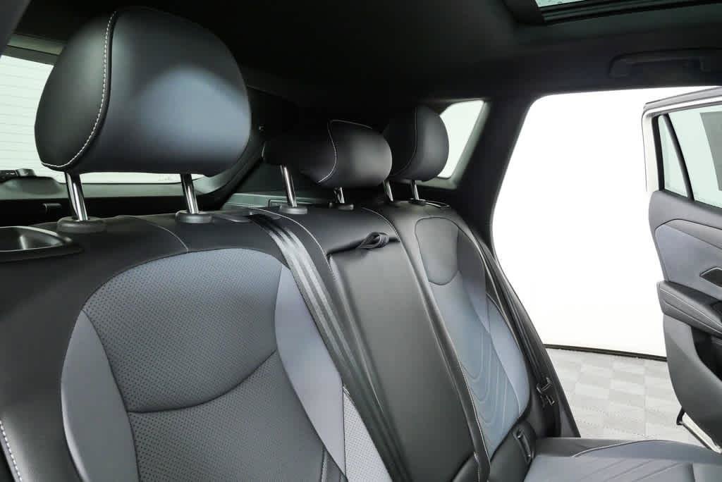 Certified 2025 Volkswagen Tiguan SE R-Line FWD image 21