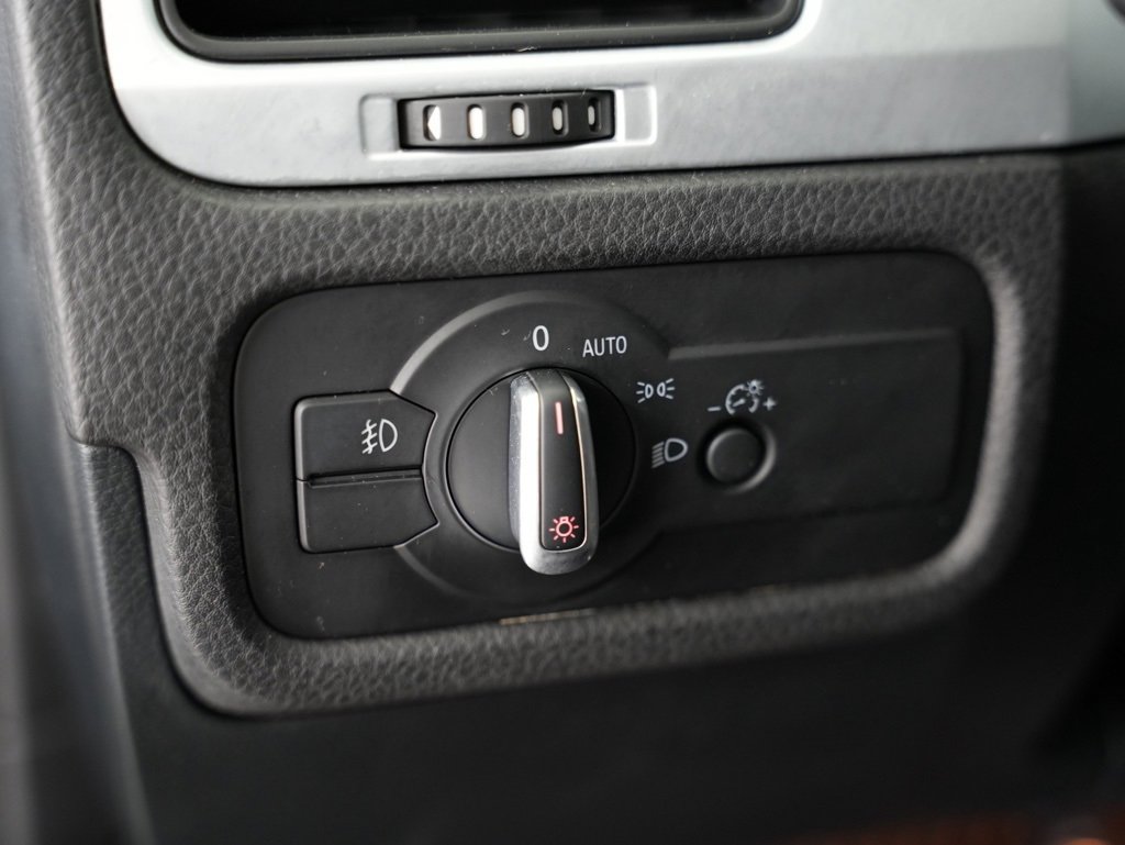 Used 2013 Volkswagen Touareg VR6 image 54